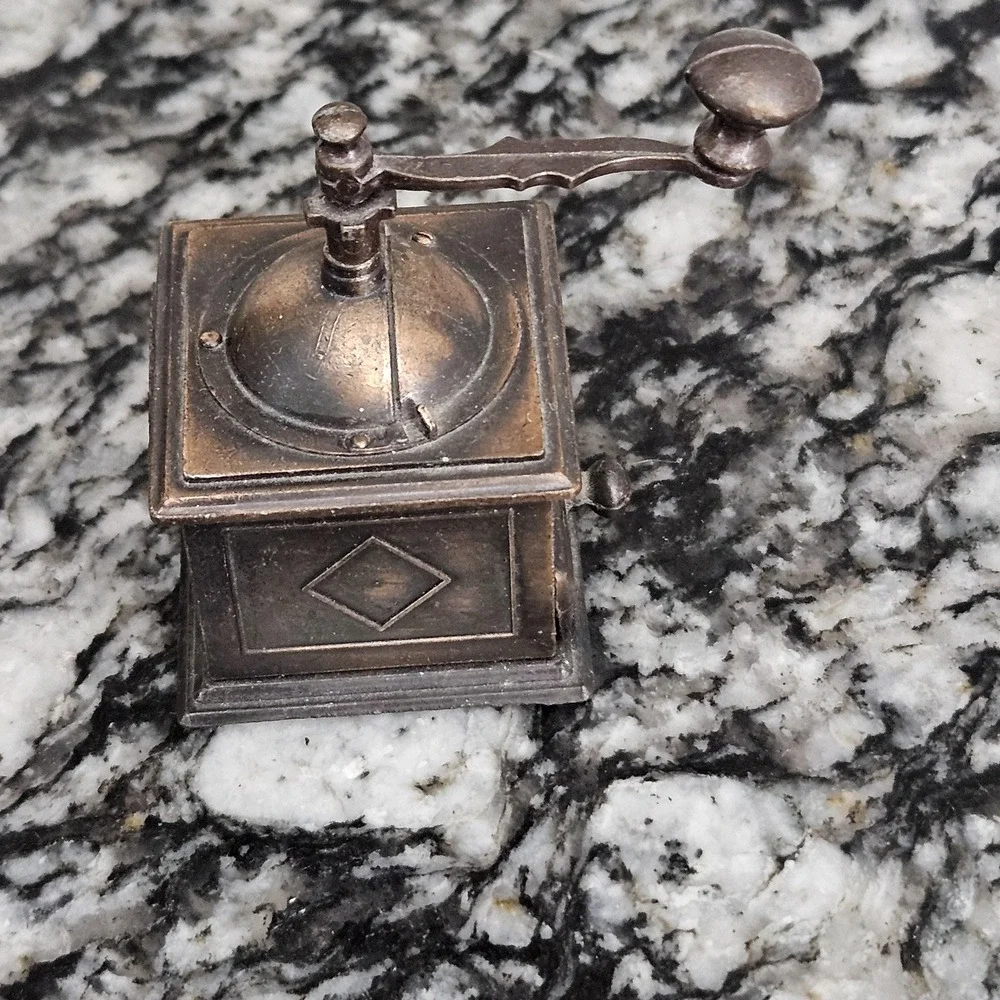 mini die-cast metal collectible old-fashioned‎ coffee grinder pencil sharpener